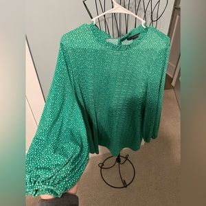 The Perfect Kelly Green Pleated Blouse 🍀 Size L